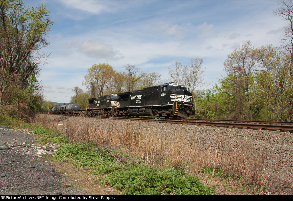 NS 4786 and 4219 through Cove PA with train 38G